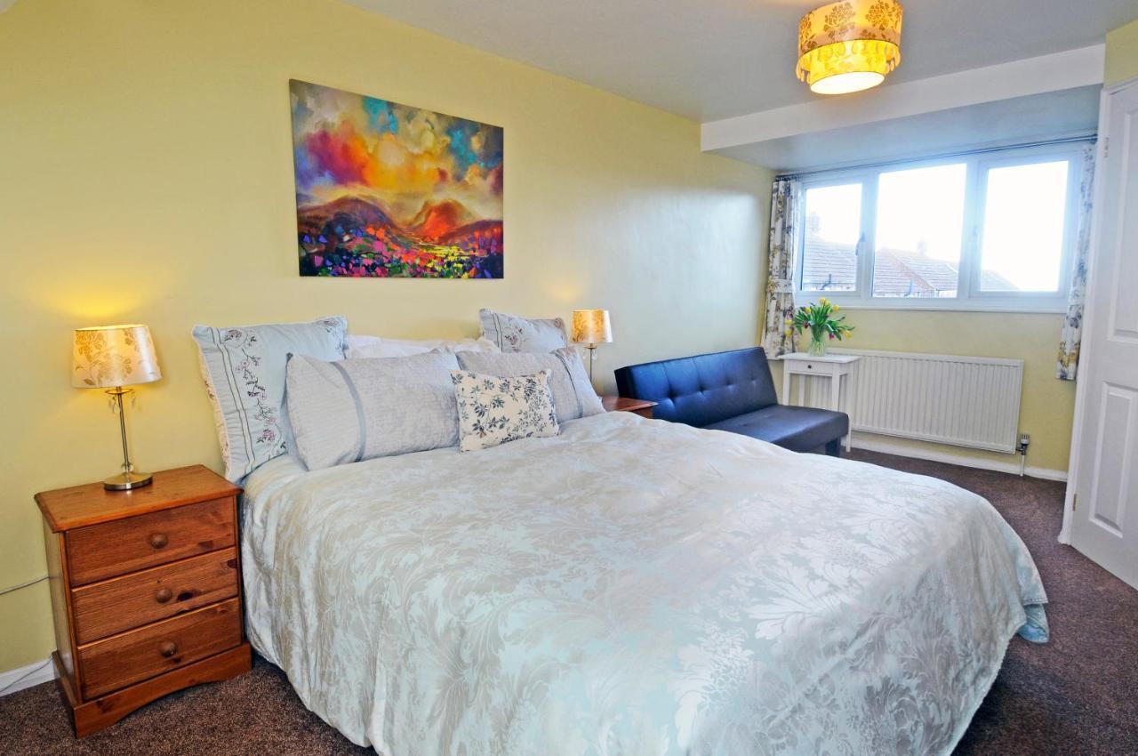 Whitby Spacious Rugby Field Cottage With Off-Street Parking And Ev Fast Point For Electric Cars Buitenkant foto