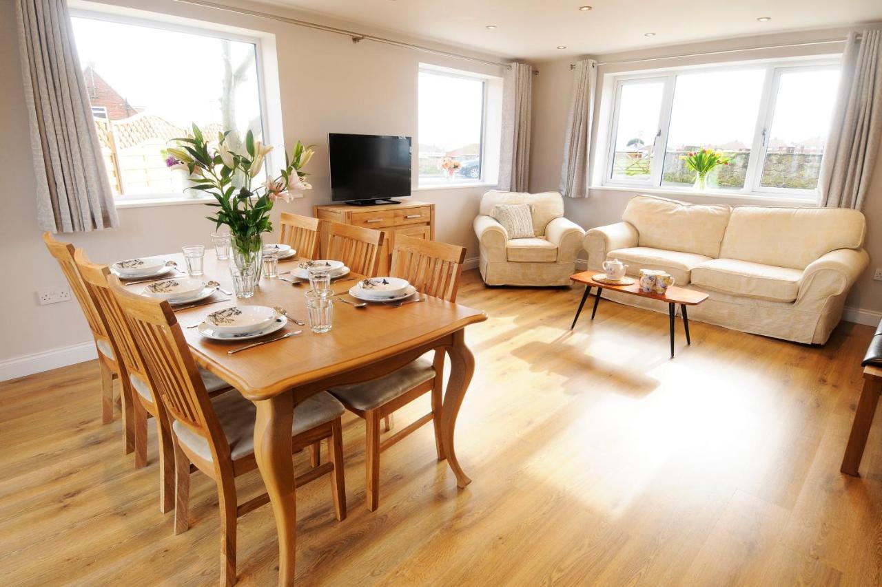 Whitby Spacious Rugby Field Cottage With Off-Street Parking And Ev Fast Point For Electric Cars Buitenkant foto