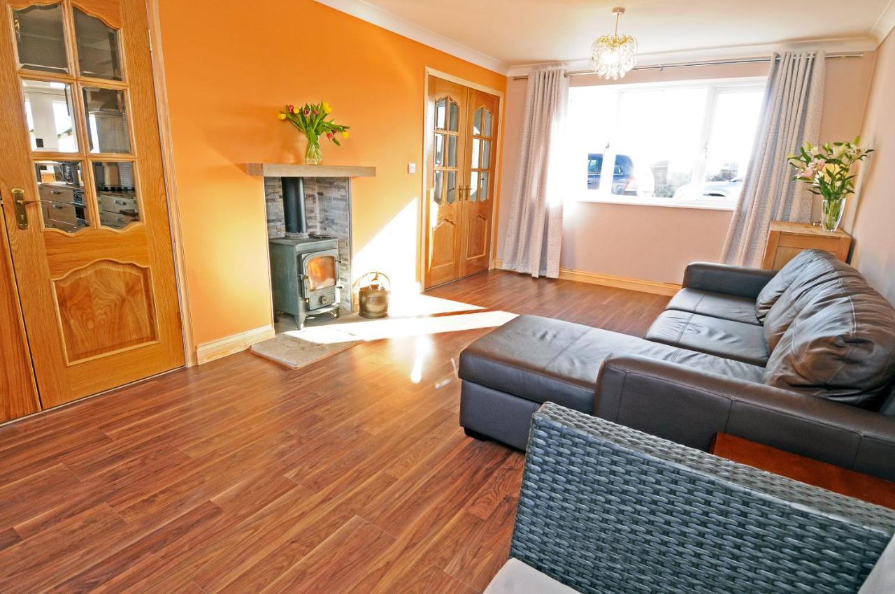 Whitby Spacious Rugby Field Cottage With Off-Street Parking And Ev Fast Point For Electric Cars Buitenkant foto