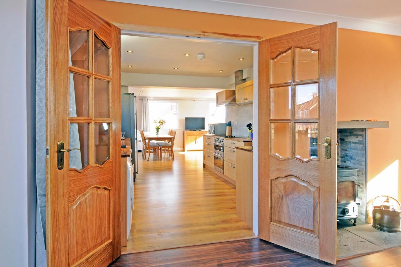 Whitby Spacious Rugby Field Cottage With Off-Street Parking And Ev Fast Point For Electric Cars Buitenkant foto