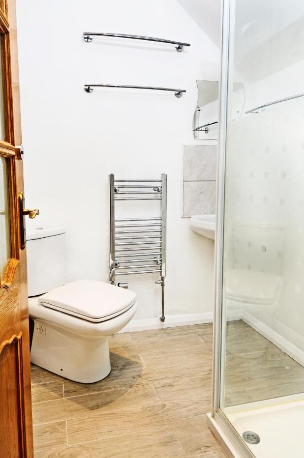 Whitby Spacious Rugby Field Cottage With Off-Street Parking And Ev Fast Point For Electric Cars Buitenkant foto