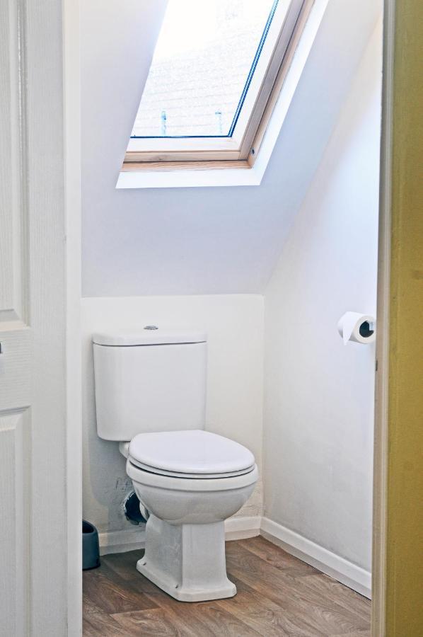 Whitby Spacious Rugby Field Cottage With Off-Street Parking And Ev Fast Point For Electric Cars Buitenkant foto