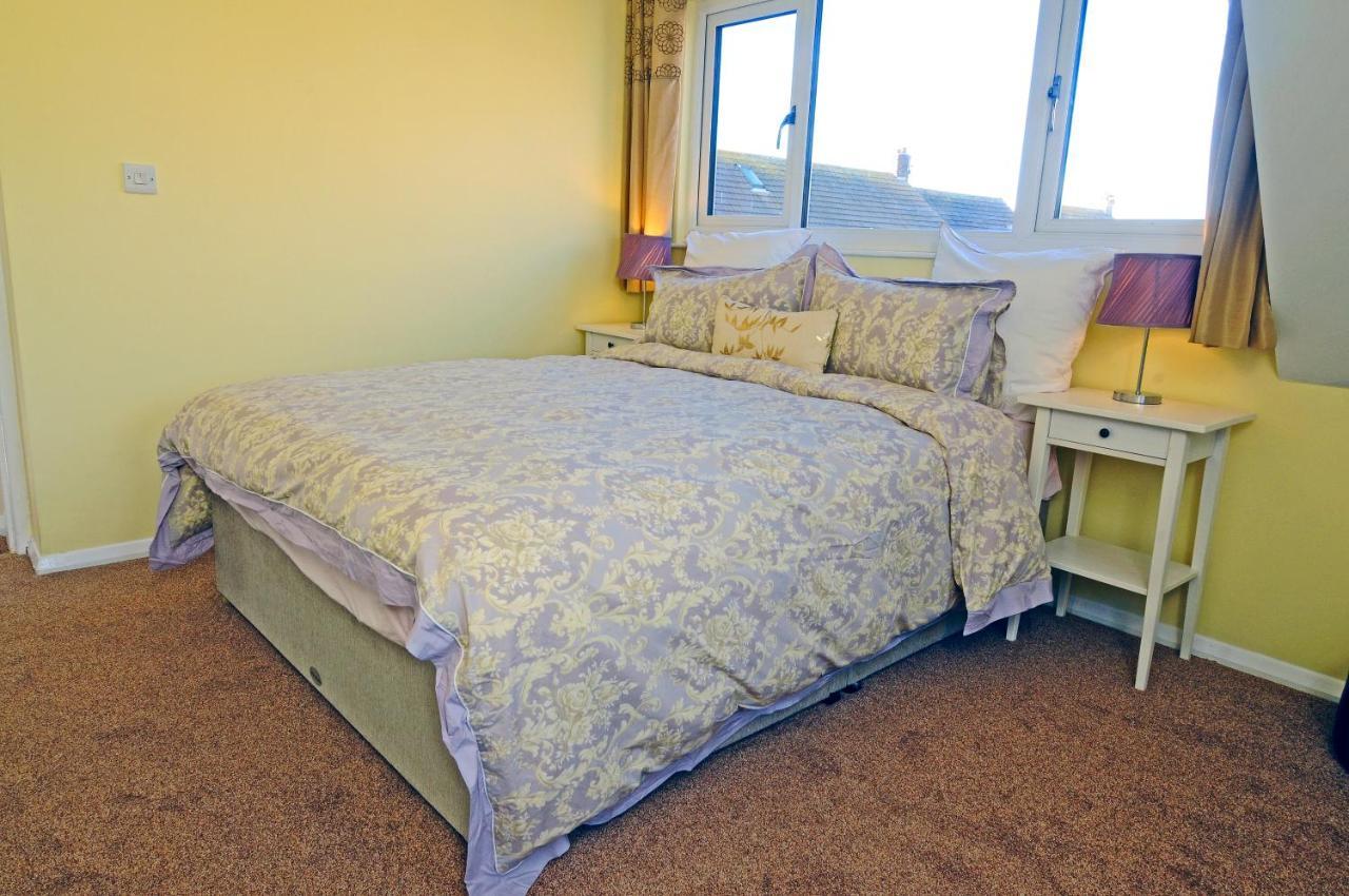Whitby Spacious Rugby Field Cottage With Off-Street Parking And Ev Fast Point For Electric Cars Buitenkant foto