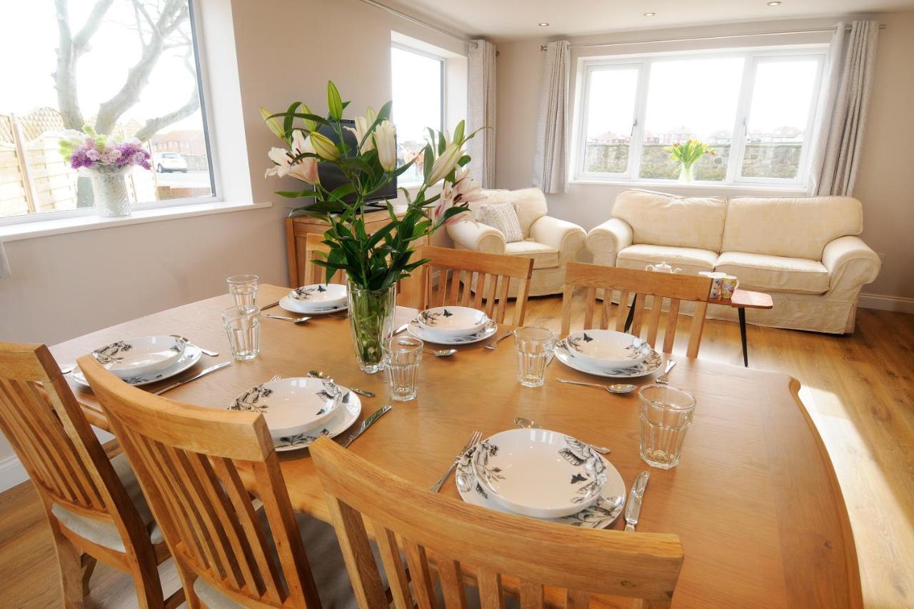 Whitby Spacious Rugby Field Cottage With Off-Street Parking And Ev Fast Point For Electric Cars Buitenkant foto